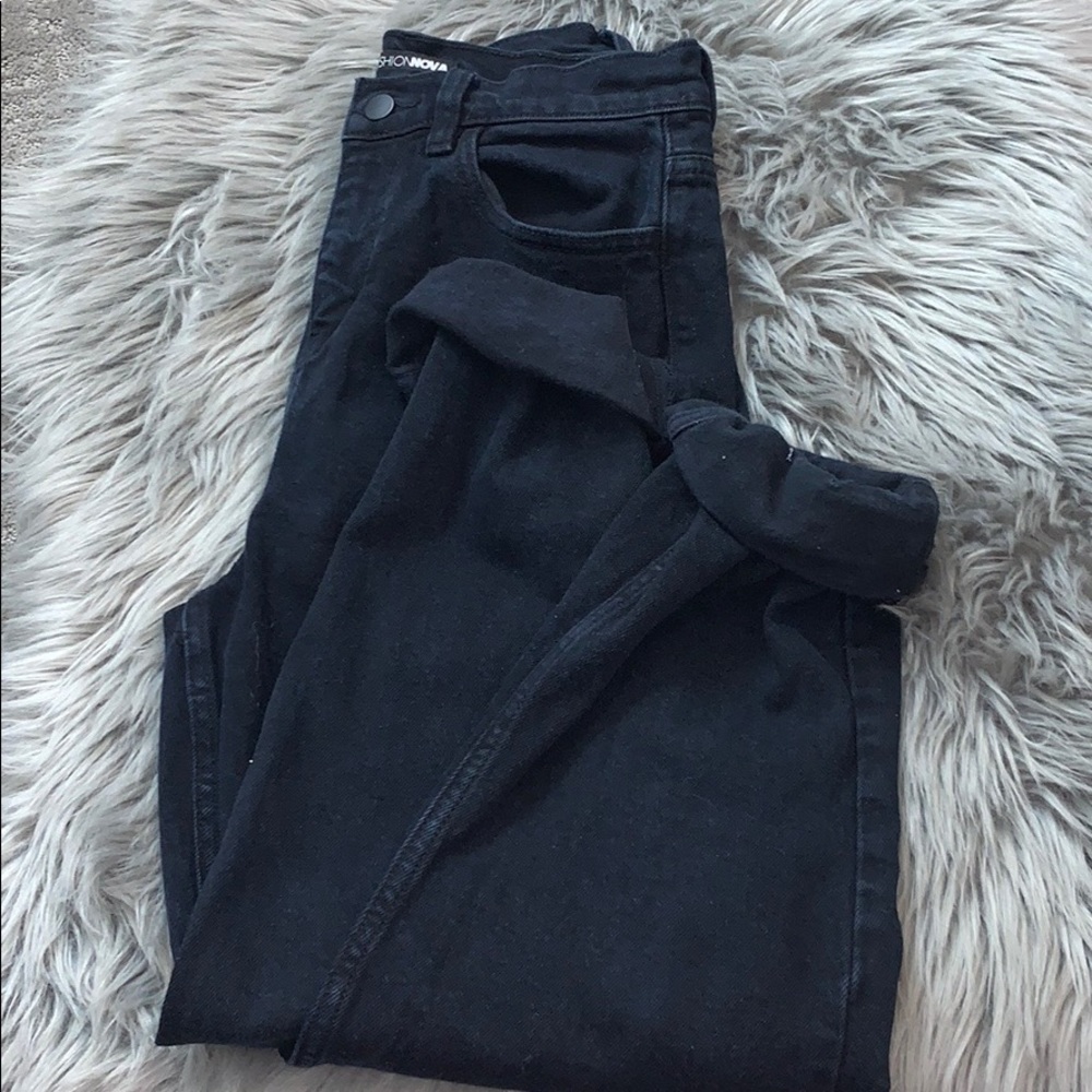 black mom jeans